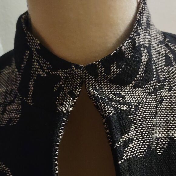 Erin Women's size S white black‎ rose floral open unlined jacket - Picture 3 of 10